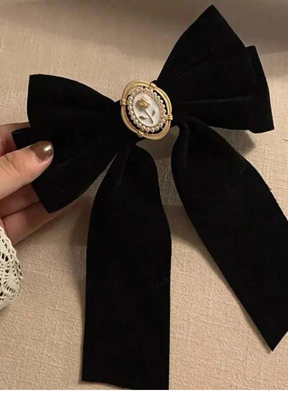 French Luxury Jewelry Before AI modeling